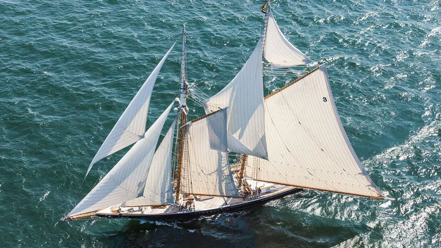 Columbia yacht (Eastern Shipbuilding, 43.03m, 2014)